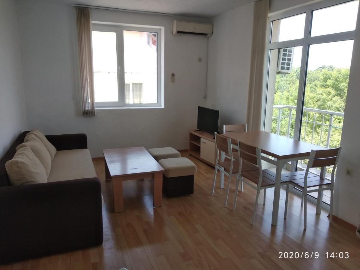 Apartment Stoyanovi Primorsko Bagian luar foto