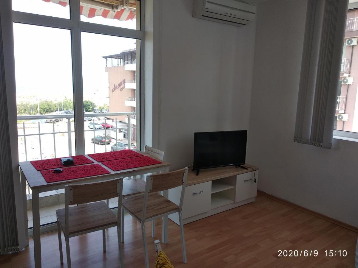 Apartment Stoyanovi Primorsko Bagian luar foto